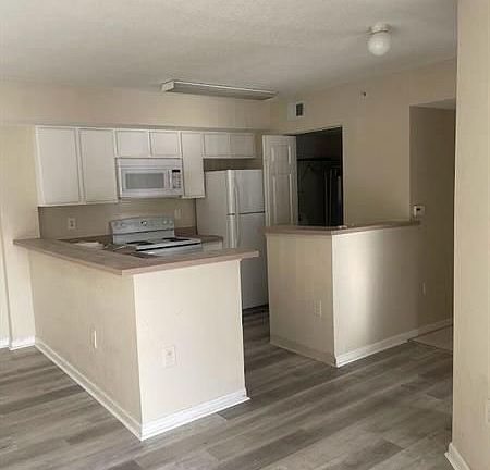 4th image of 171 SW Palm Dr APT 103