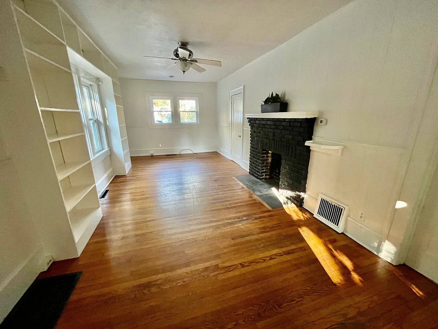 2 bed, 864 sqft, $2,100 — Photo 4