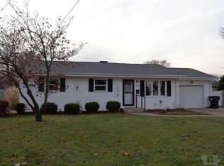 2491 Surrey Rd, Burlington, IA 52601