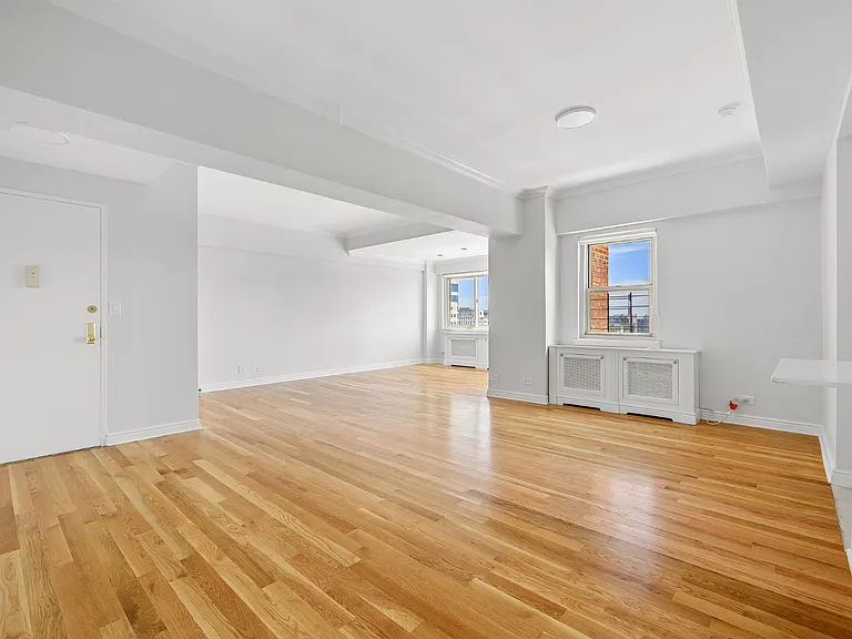 360 E 65th St #21-D — Photo 3