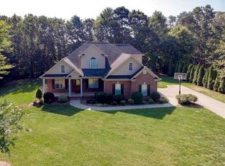 4824 Elmhurst Dr NE, Hickory, NC 28601