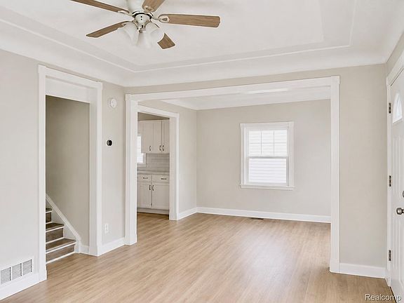 4th image of 11058 Timken Ave