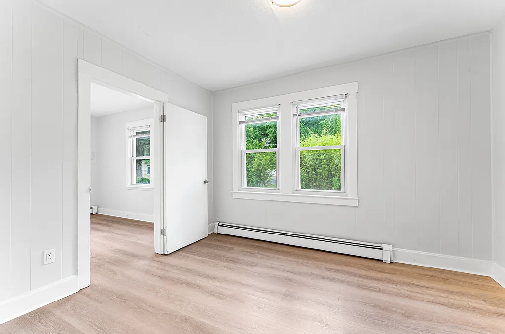 1 bed, 950 sqft, $1,300 — Photo 3
