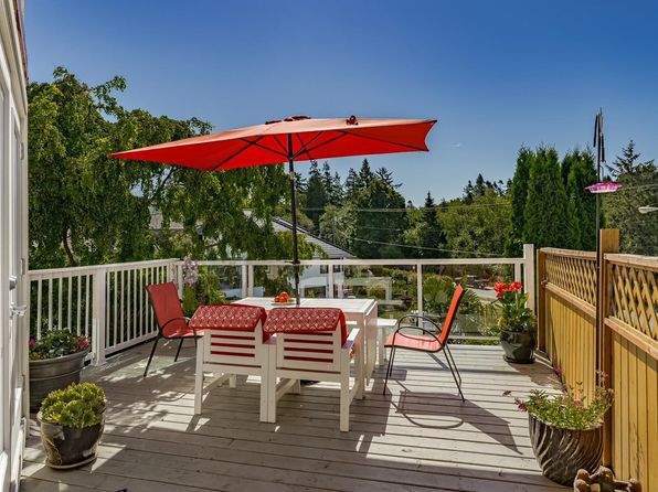 16055 8th Ave, Surrey, BC V4A 1A1