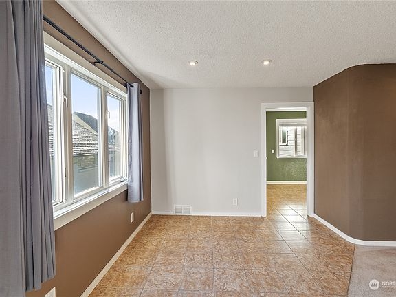 3rd image of 623 Essex Avenue