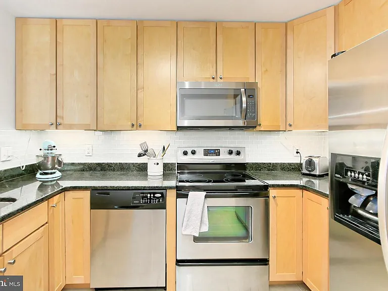1100 Quaker Hill Dr #401 — Photo 11