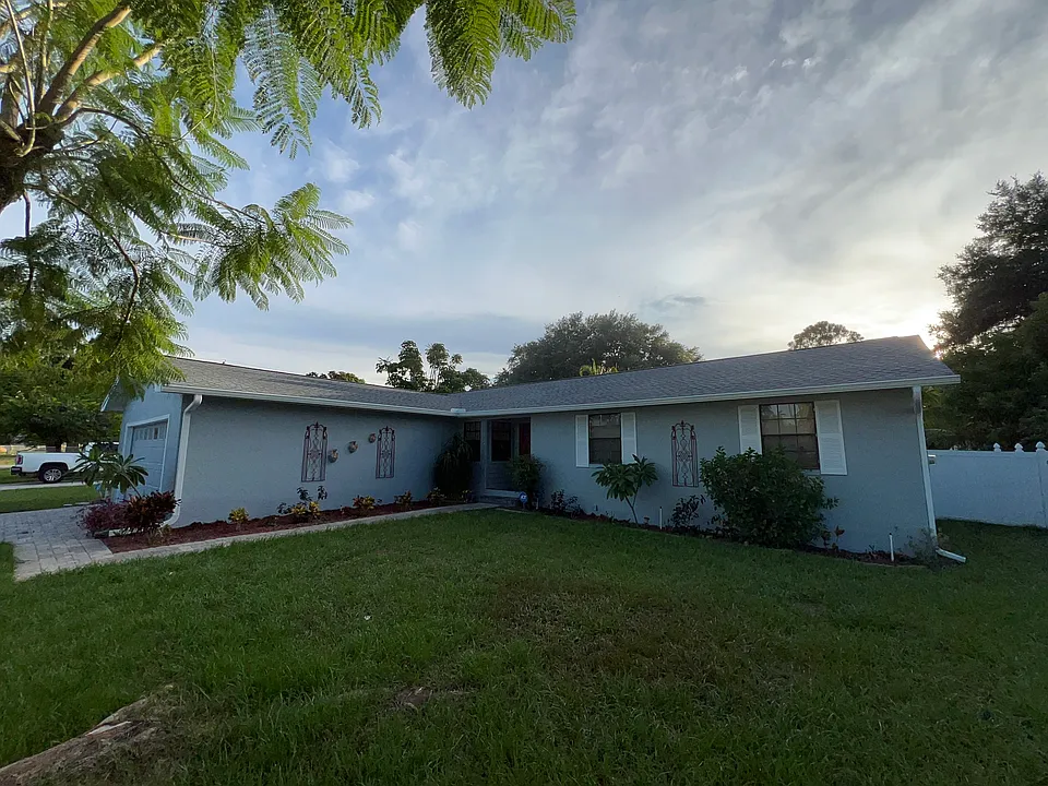 813 W Heron Pl