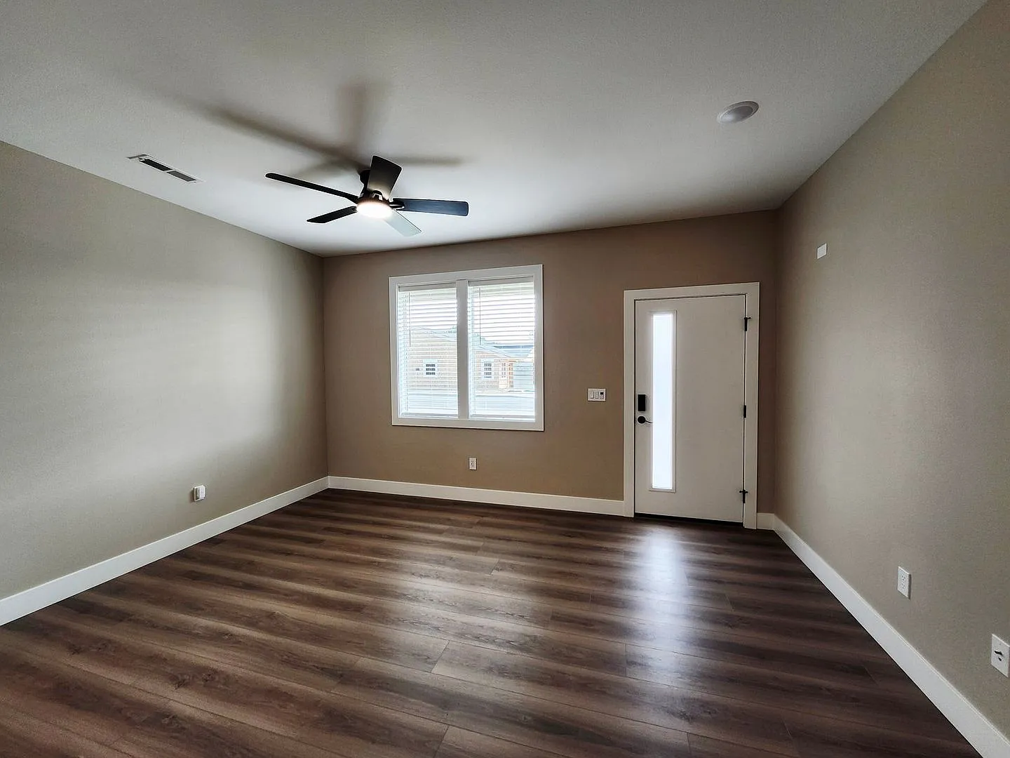 Gorgeous New Construction! W/Smart Home Technology, Washer & Dryer Included! — Photo 3