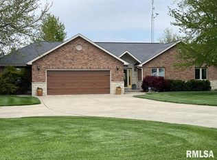 16834 Greenridge Rd, Girard, IL 62640