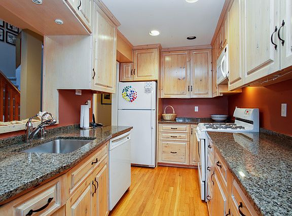 4th image of 2024 Palmer Ave #2024