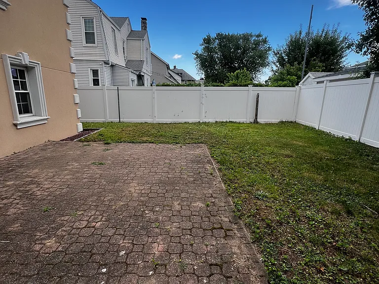 Briggs Ave — Photo 7