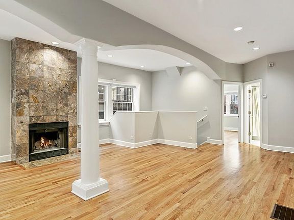 2nd image of 1757 W Belle Plaine Ave APT 1
