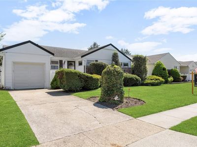 400 Briarwood Road, Massapequa, NY, 11758