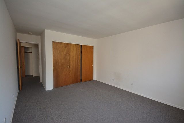1st image of 1961 N Lincoln Ave APT 2E