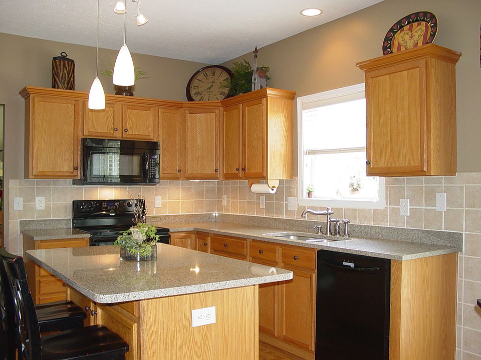 04C. Kitchen with Granite 