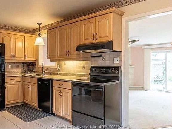 5th image of 1528 Villa Maria Blvd N