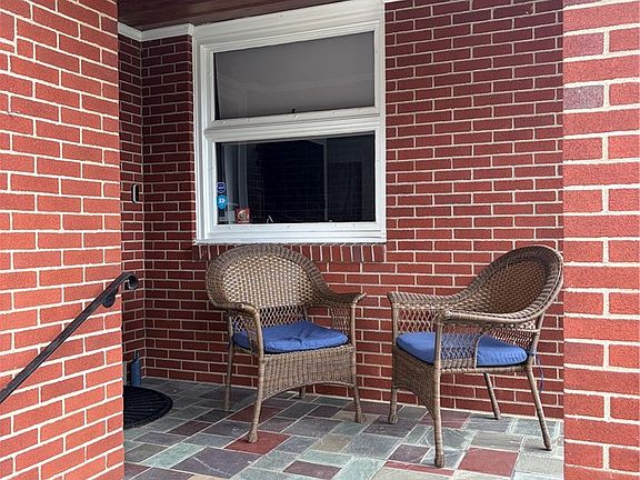 2nd image of 294 Hillcrest Cir