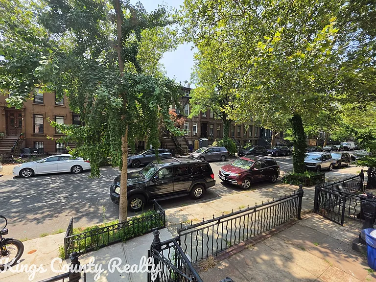 593 Madison St #2 — Photo 10