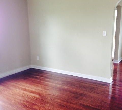 2nd image of 733 Queen Ave NW