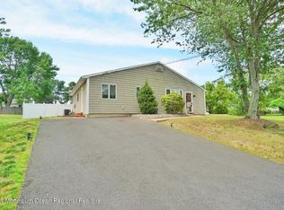 6 Mason Dr, Hazlet, NJ 07730