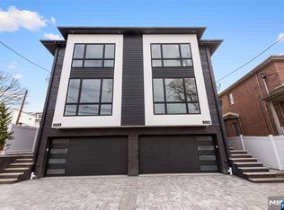 230 8th St, Palisades Park, NJ 07650