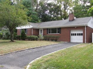 12 Leaycraft Ln, Caldwell, NJ 07006