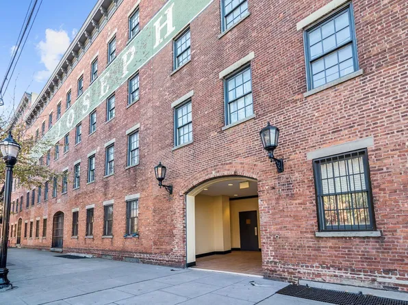 227 Christopher Columbus Drive image 17 of 18