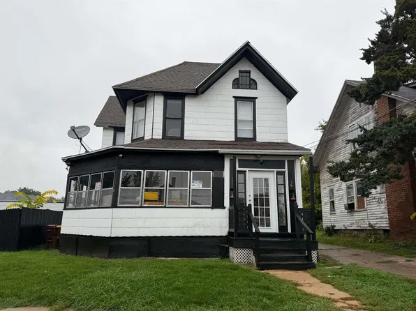 236 W Broadway St, Freeport, IL 61032
