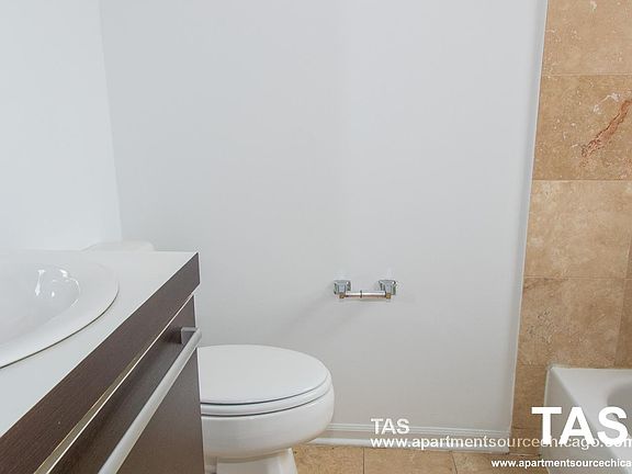 4th image of 5054 N Winthrop Ave APT 107