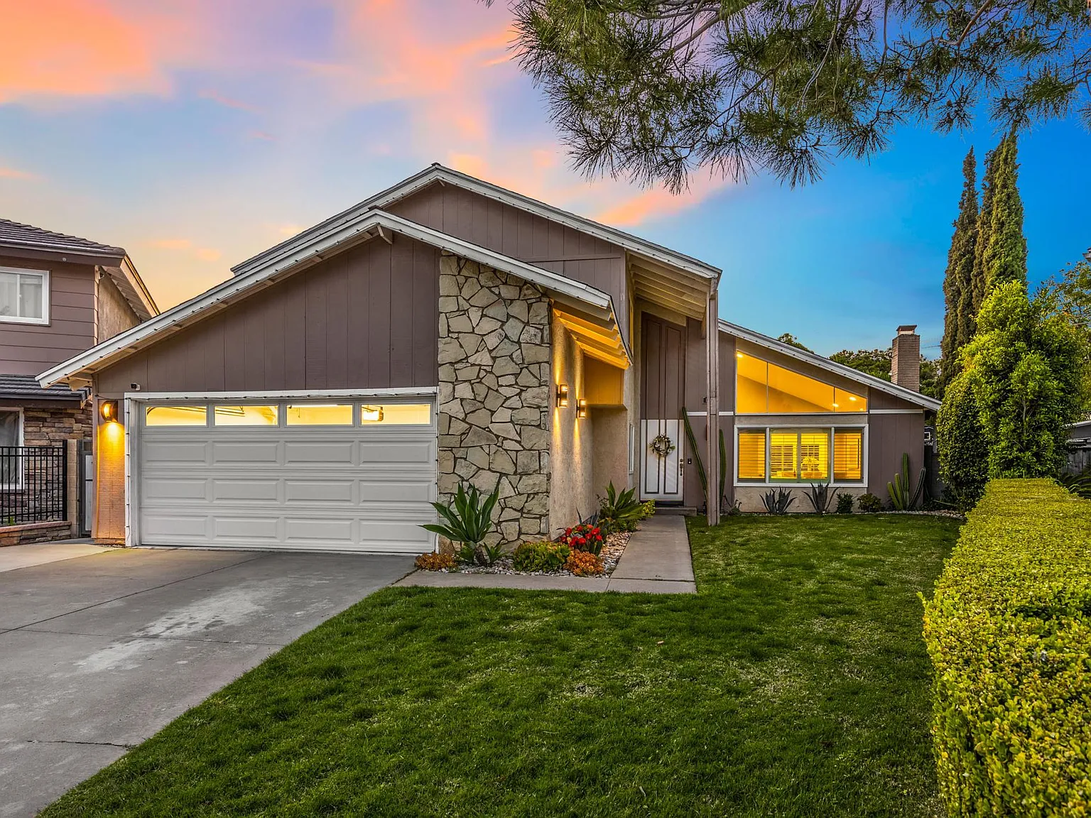 1320 N Van Gogh Cir — Photo 1