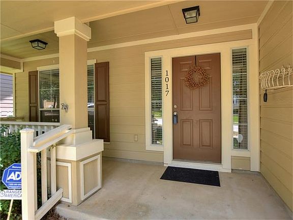 2nd image of 1017 Peyton Pl