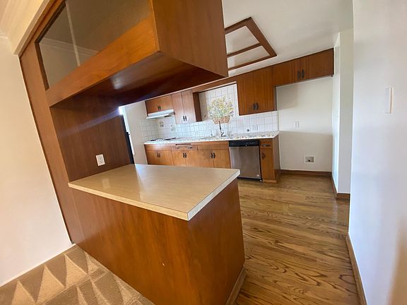 4th image of 421 Avenue F