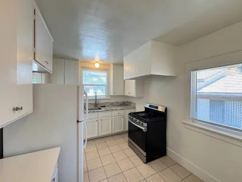 367 1/2 N Avenue 52 Photo 1