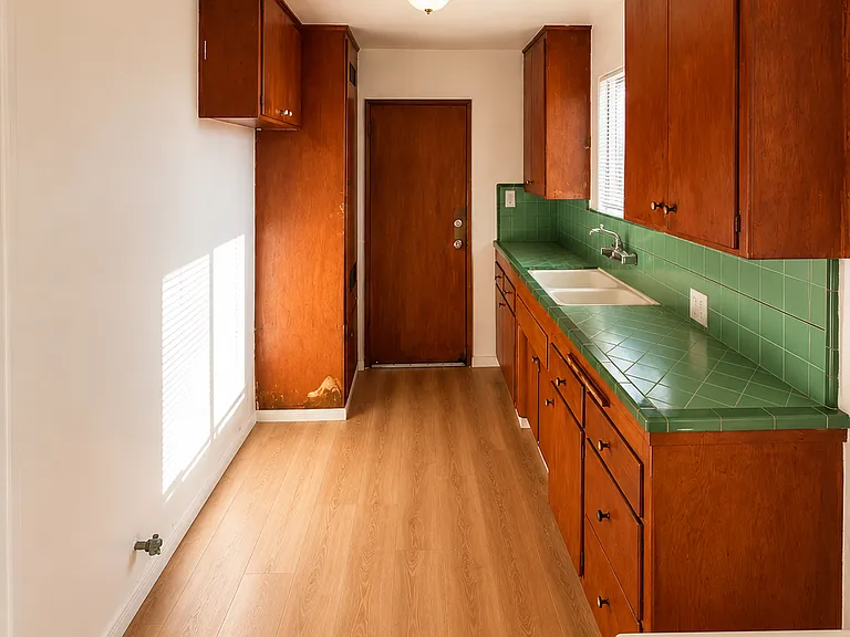 2612 W Florence Ave — Photo 5