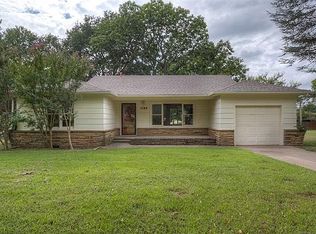 1109 N 5th St, Henryetta, OK 74437