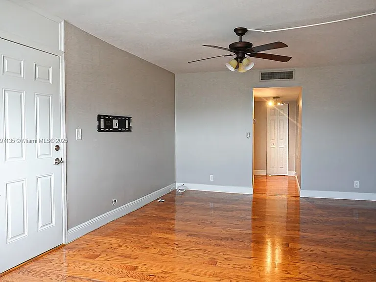 100 Golden Isles Dr #10 — Photo 10