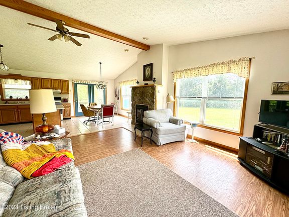 5th image of 424 Tucker Holmes Ln