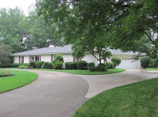 2712 Whippoorwill Dr, Charleston, IL 61920