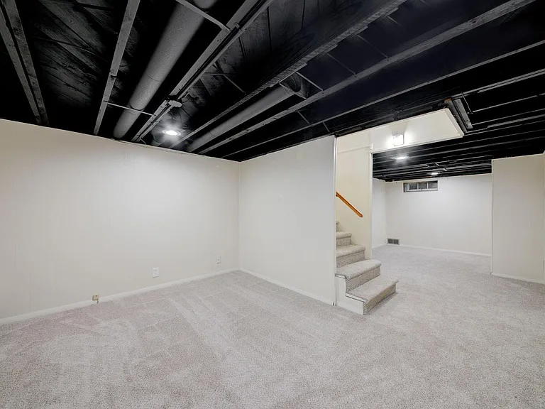 5952 N Lydell Ave — Photo 11