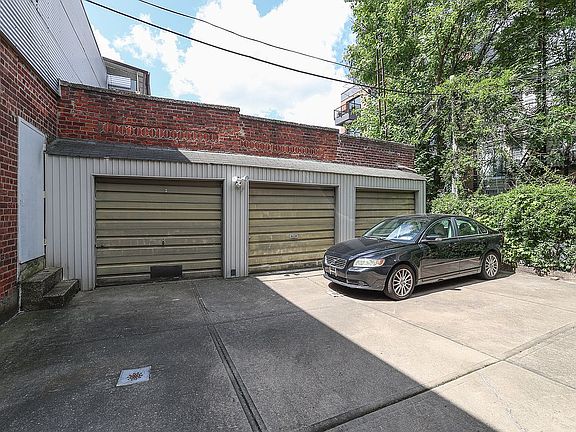 3rd image of 365 Manhattan Ave
