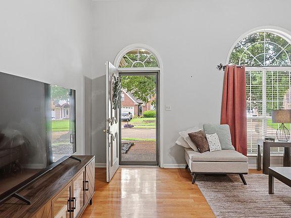 3rd image of 4030 Fairway View Cir W