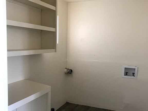 Pantry/Laundry room
