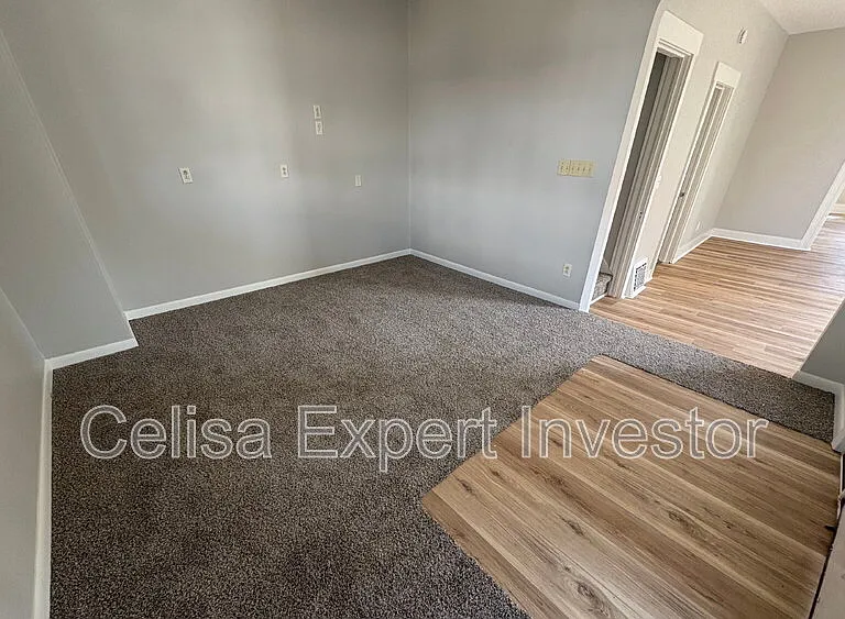 706 Davis St — Photo 2