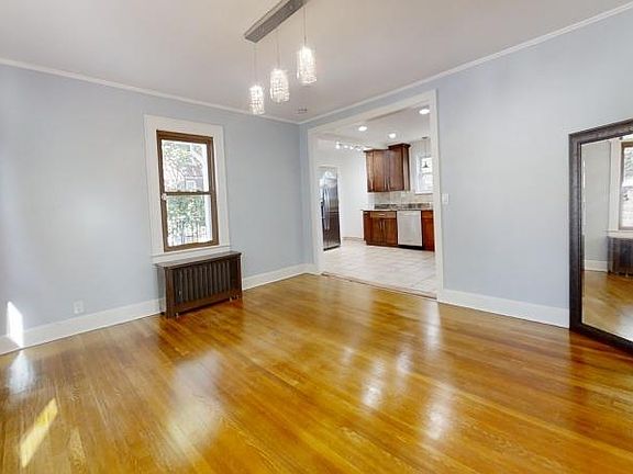 3rd image of 31 Eastern Pkwy