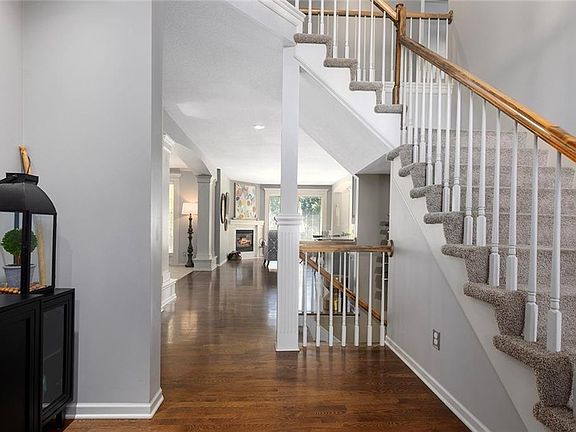4th image of 237 NE Hidden Ridge Cir