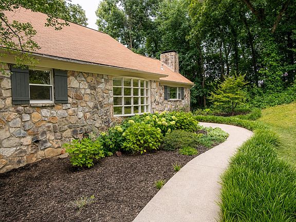 4th image of 1107 River Hills Dr