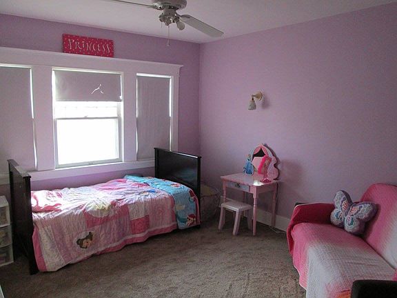 Upstairs bedroom 