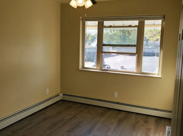 211 1/2 N Richmond St APT 4, Appleton, WI 54911