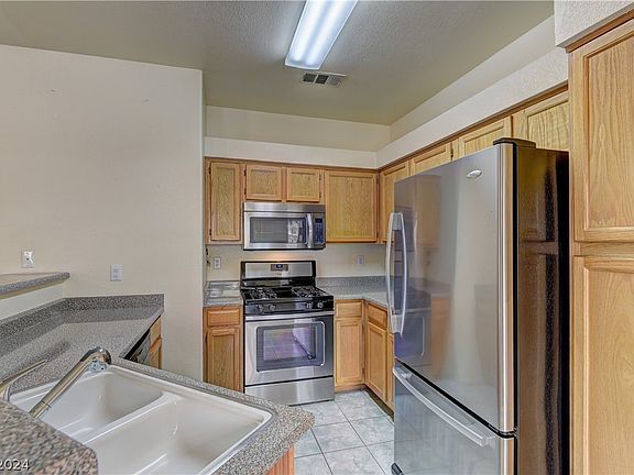 5th image of 5415 W Harmon Ave Unit 1009