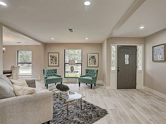 4th image of 9726 Braesmont Dr